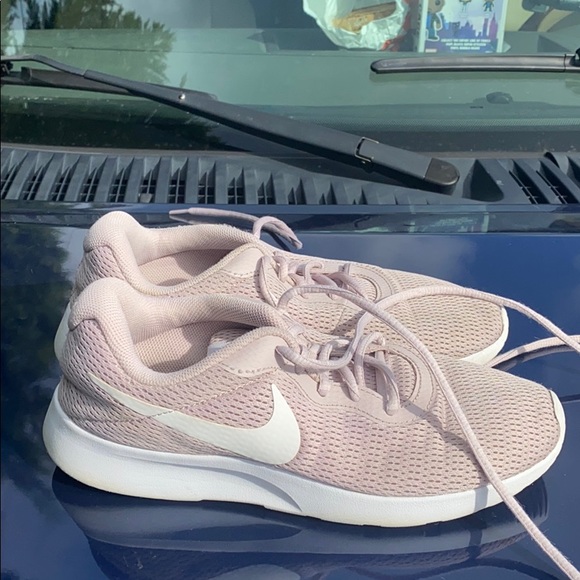 nike tanjun particle rose